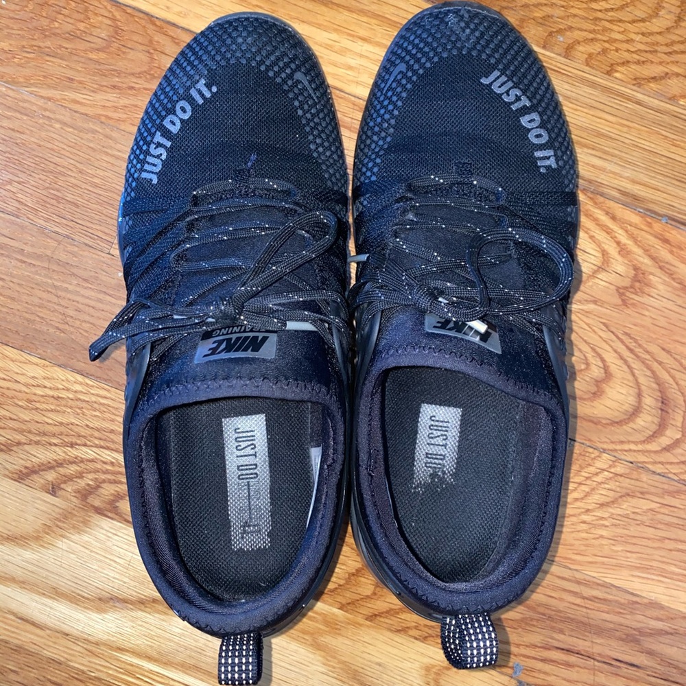 Nike sneakers black
